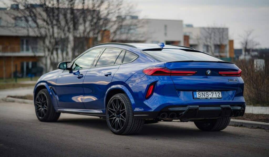 Segredos da Longevidade: Cuidados para Aumentar a Vida Útil do Seu Veículo 1 Cuide da bateria do seu carro